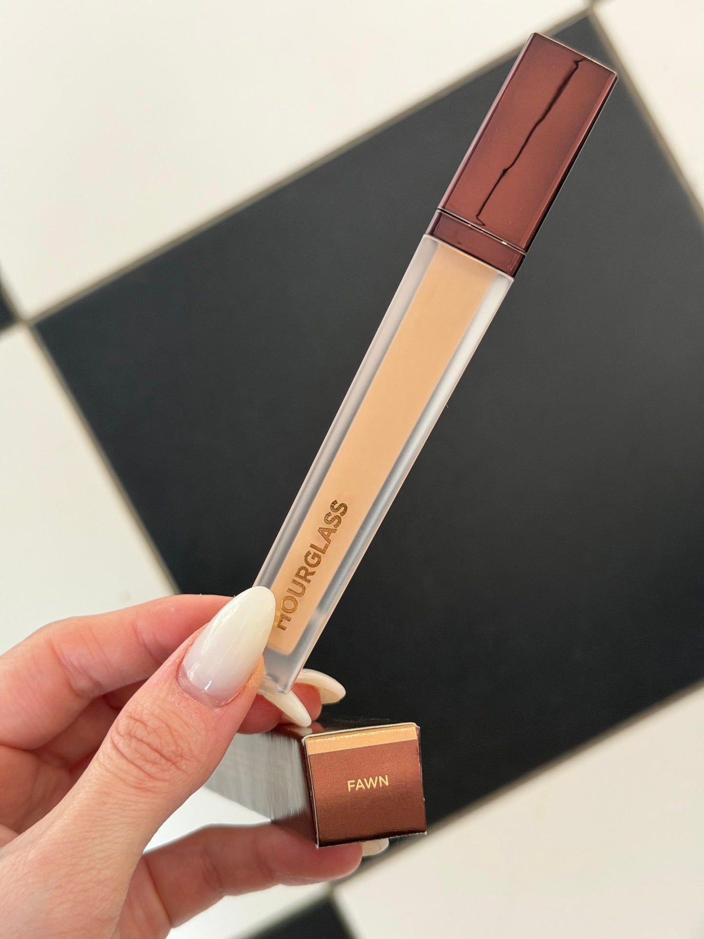HOURGLASS Vanish™ Airbrush Concealer - Fawn