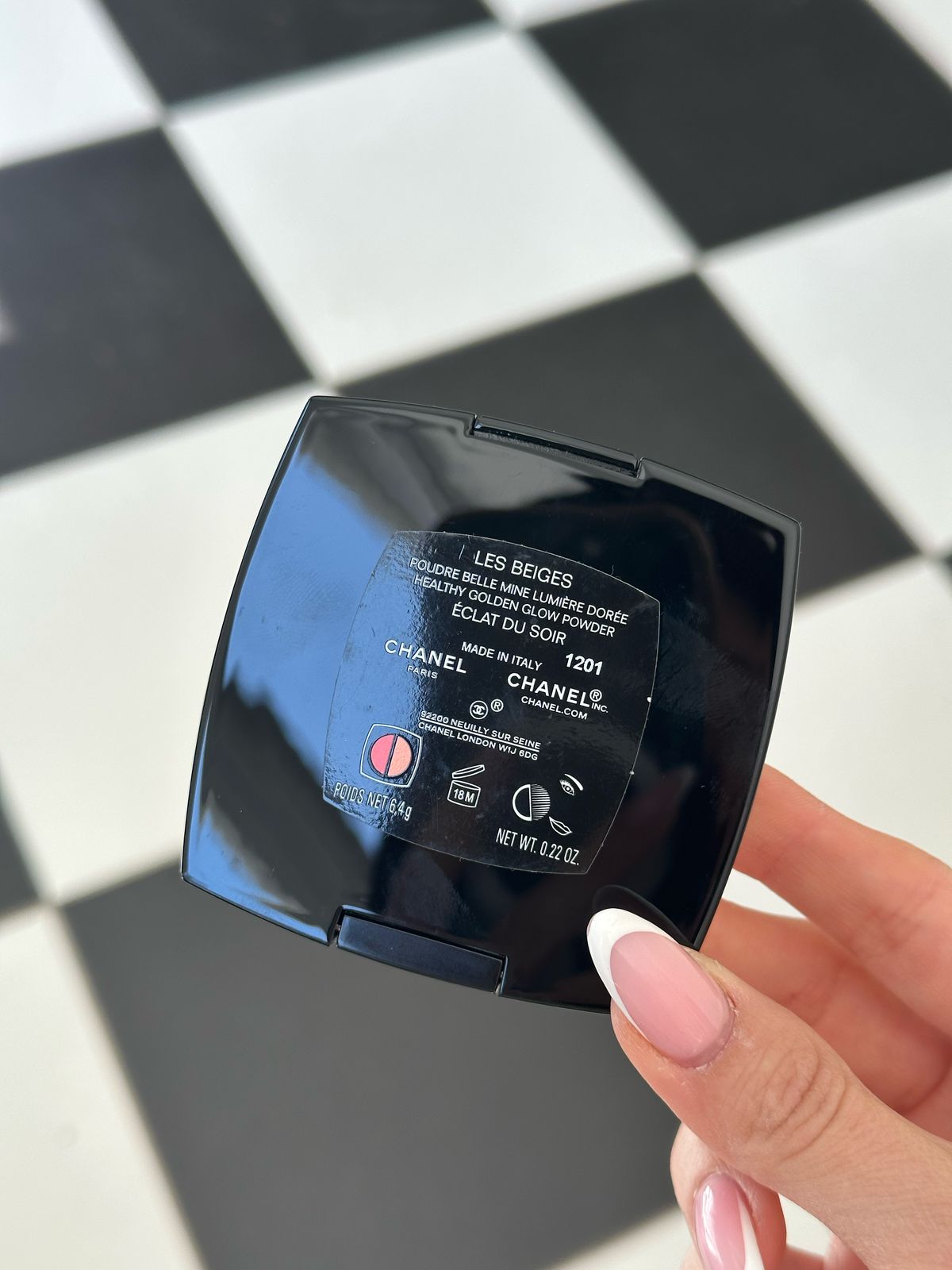 CHANEL Les Beiges
Healthy Golden Glow Powder