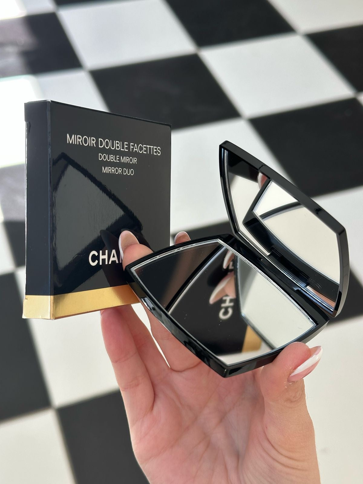 CHANEL Miroir Double Facettes
Mirror Duo