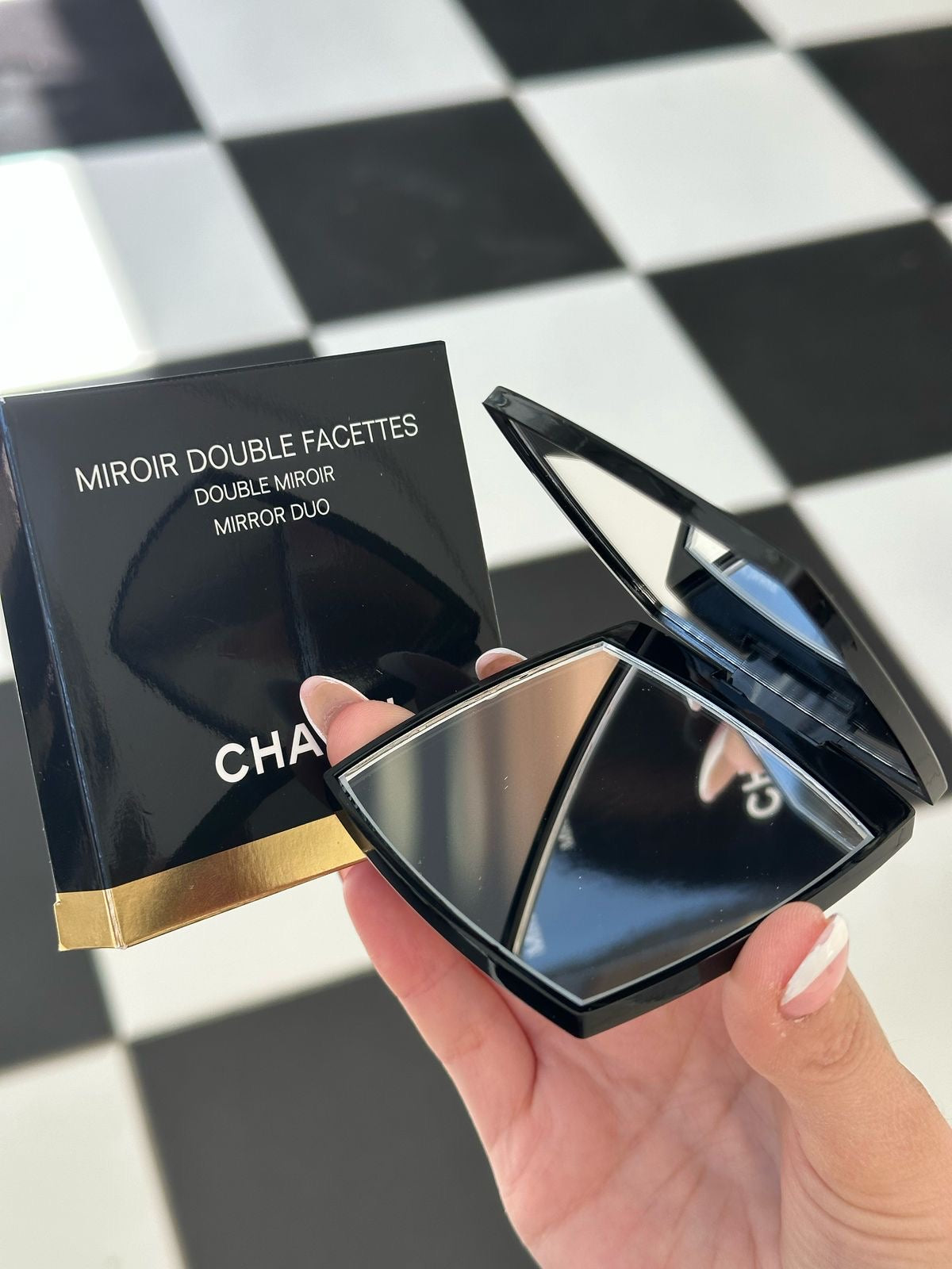 CHANEL Miroir Double Facettes
Mirror Duo