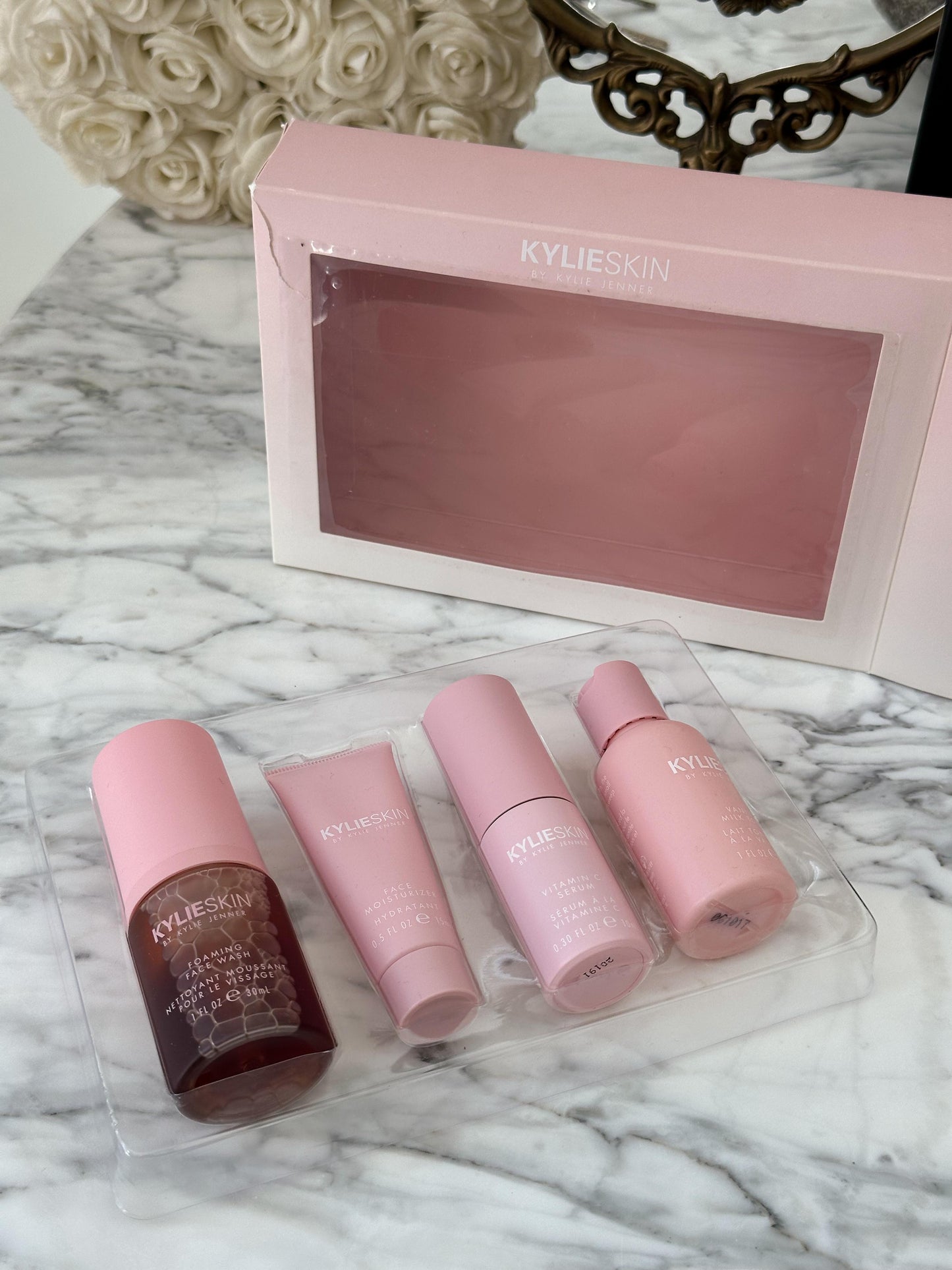 KYLIE JENNER Kylieskin Essentials Travel Set