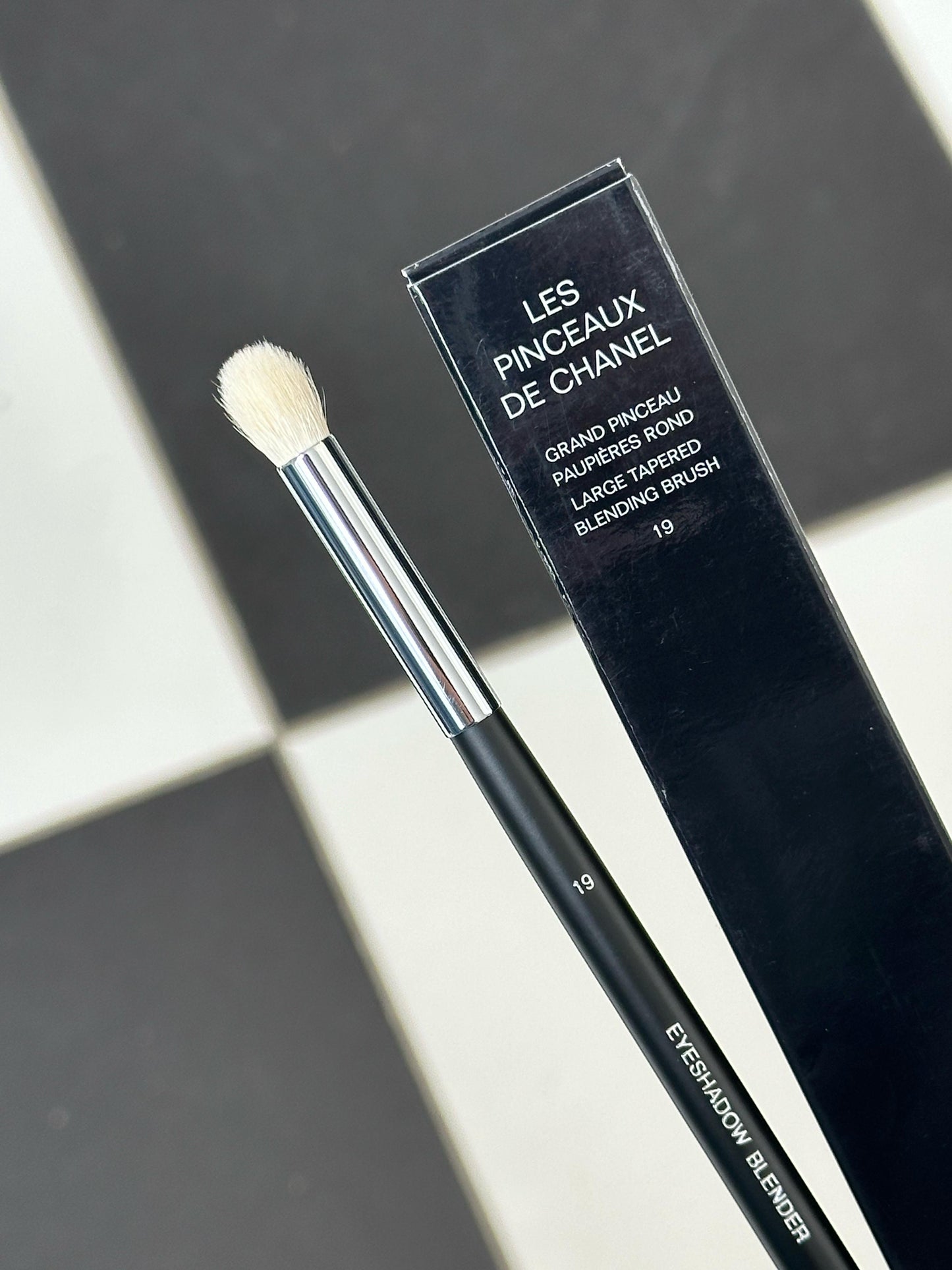 CHANEL Les Pinceaux De Chanel Large Tapered Blending Brush 19