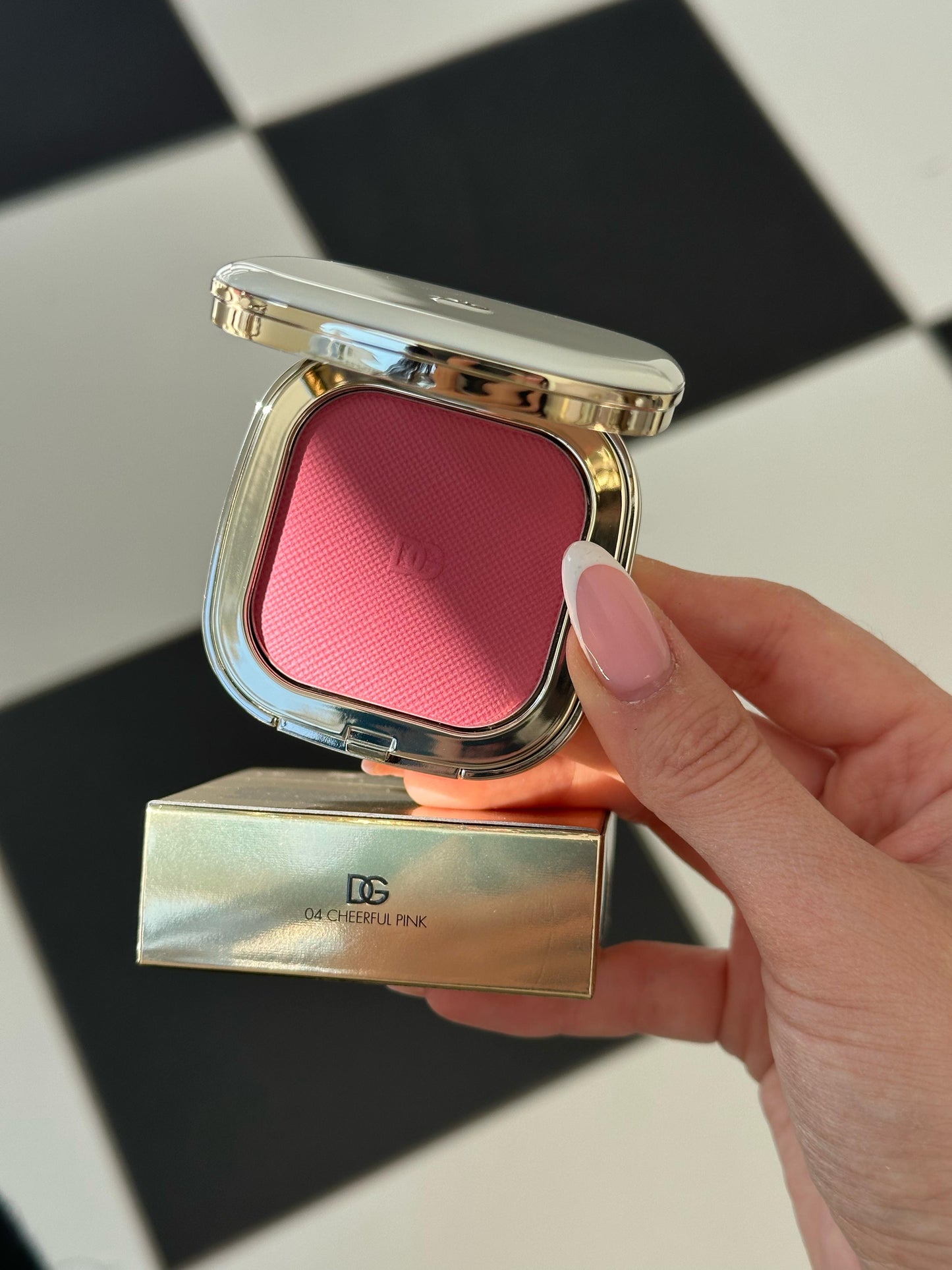 DOLCE & GABBANA
Cheek&Eyes Match - Lasting Blush & Eyshadow Powder (04)