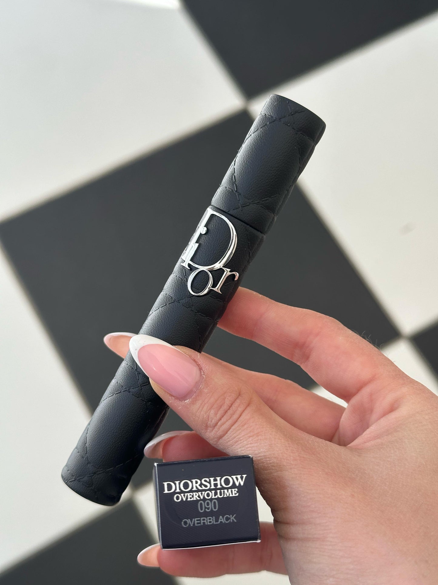 DIOR Diorshow Overvolume
24-Hour Extreme Volume Mascara – Lash-by-Lash Fan Effect