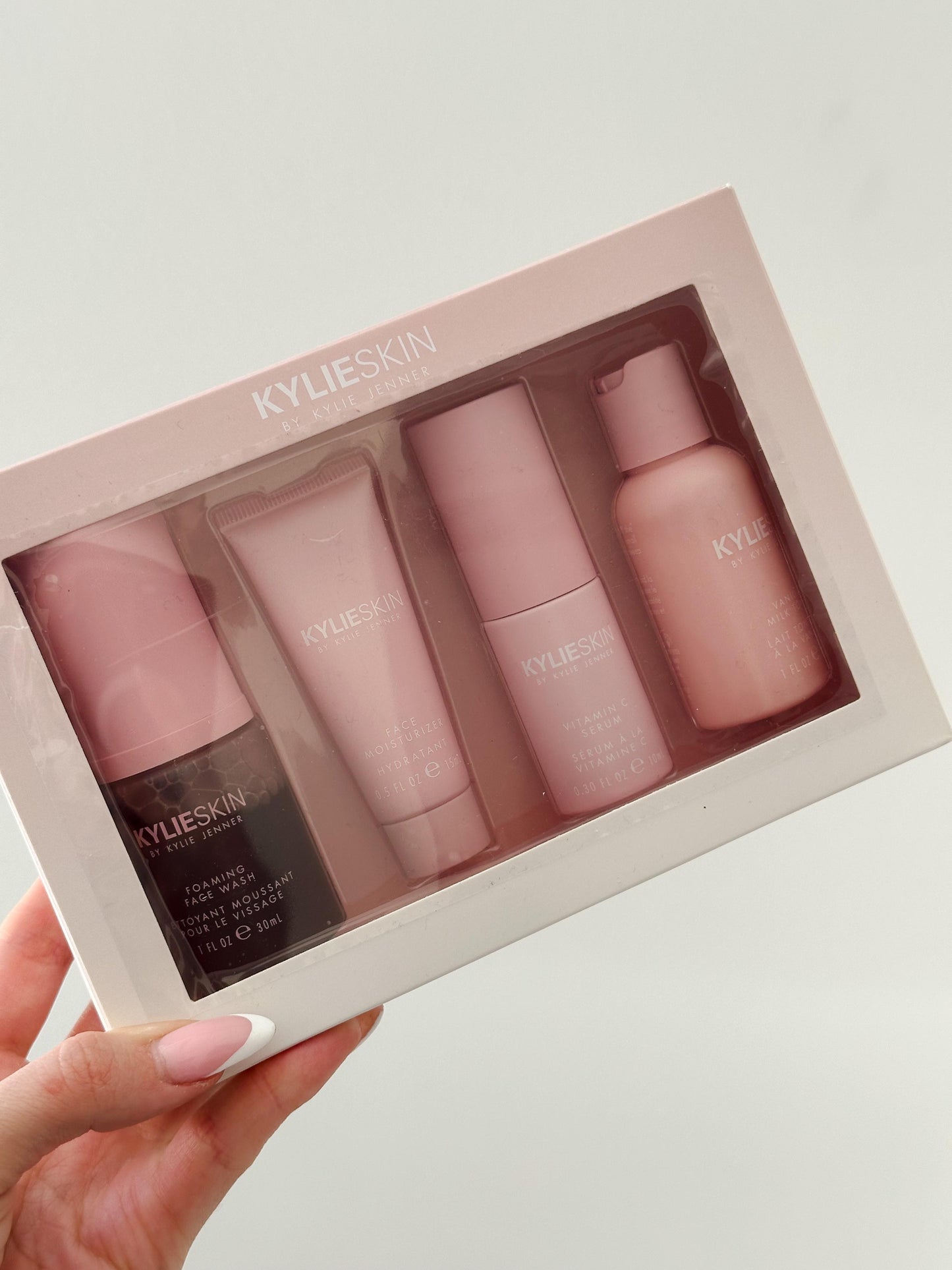 KYLIE JENNER Kylieskin Essentials Travel Set
